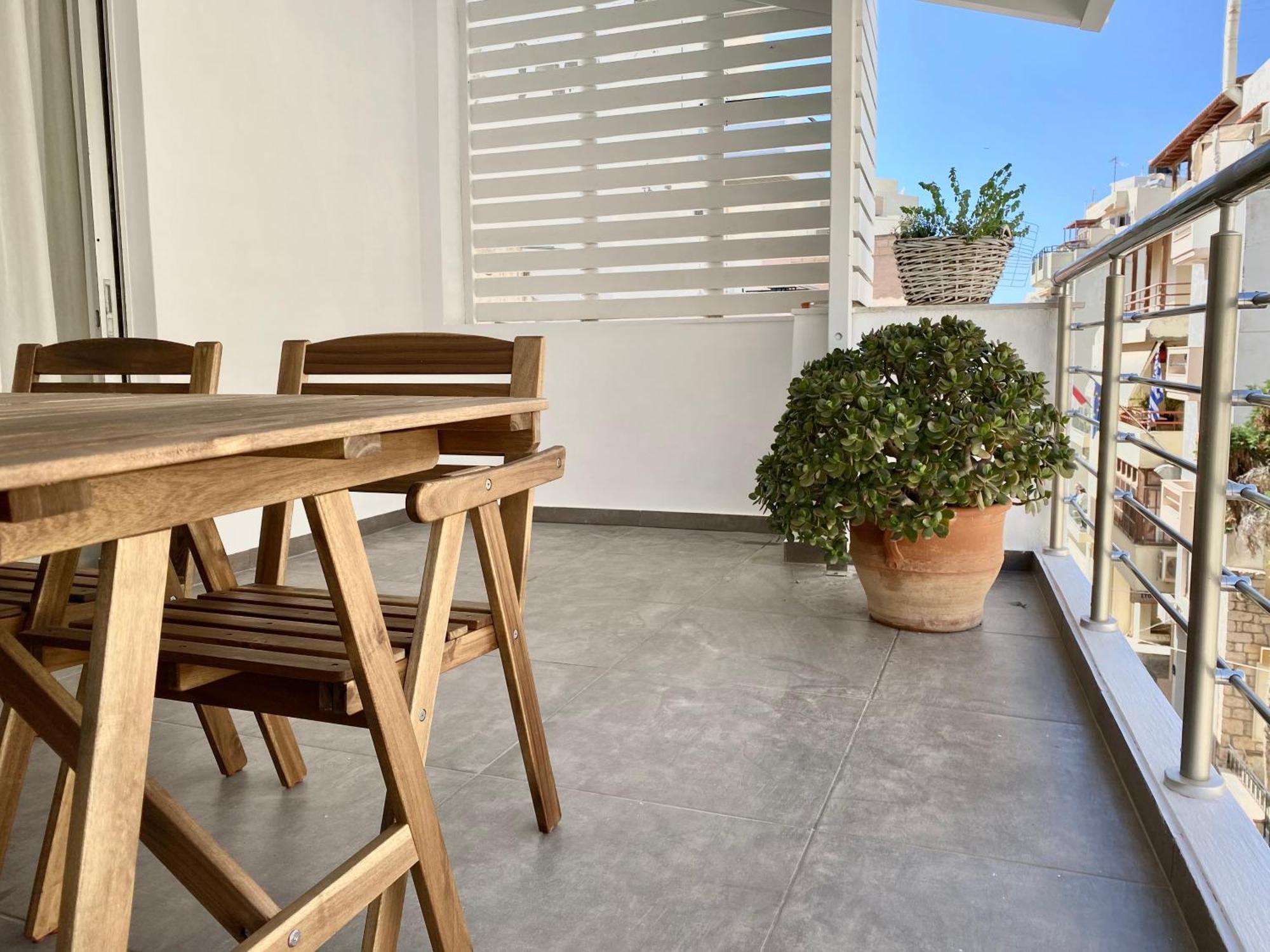 Central, Spacious And Bright 2-bedroom Apartment. Iraklion