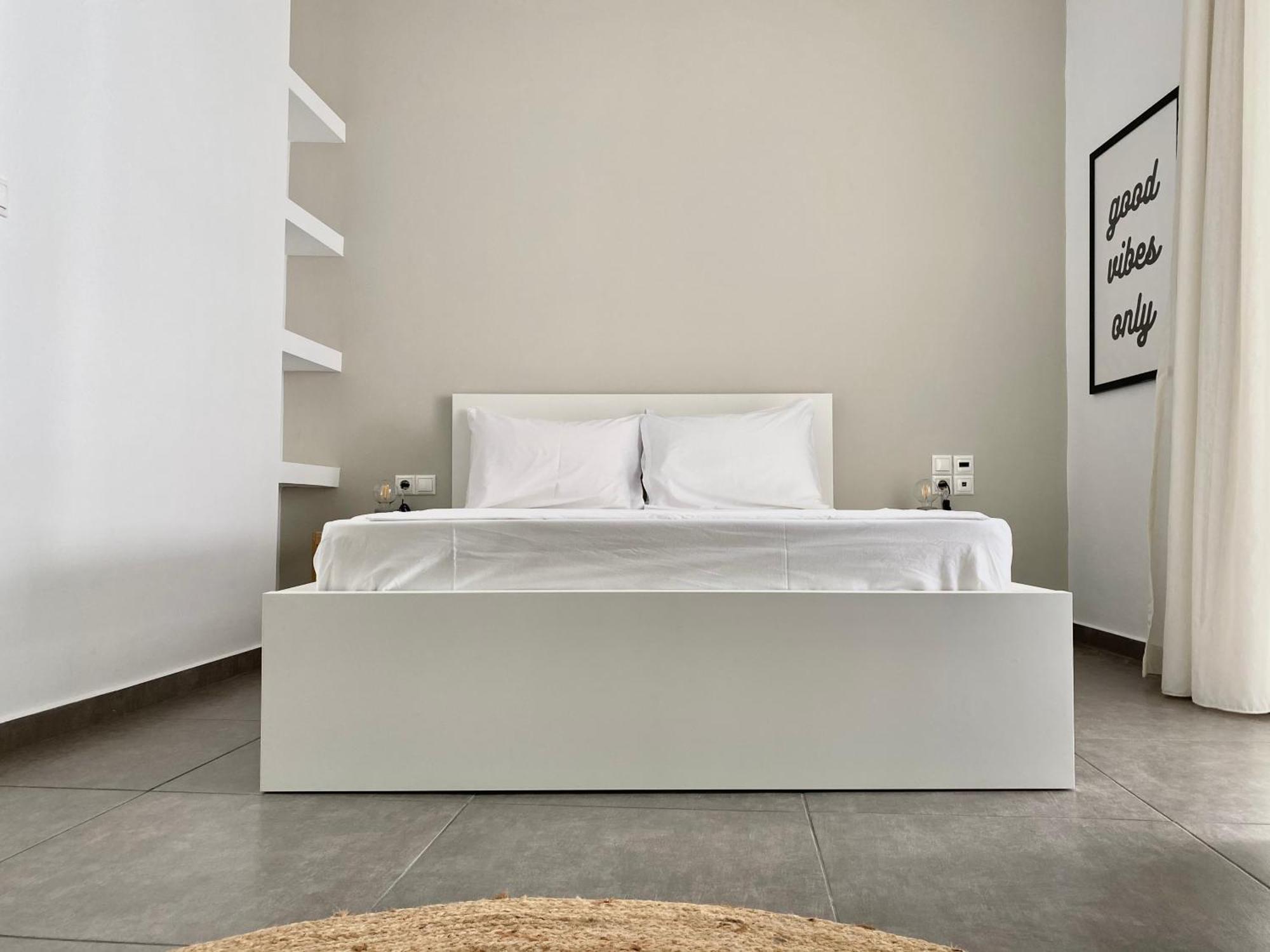 Central, Spacious And Bright 2-bedroom Apartment. Appartement Iraklion