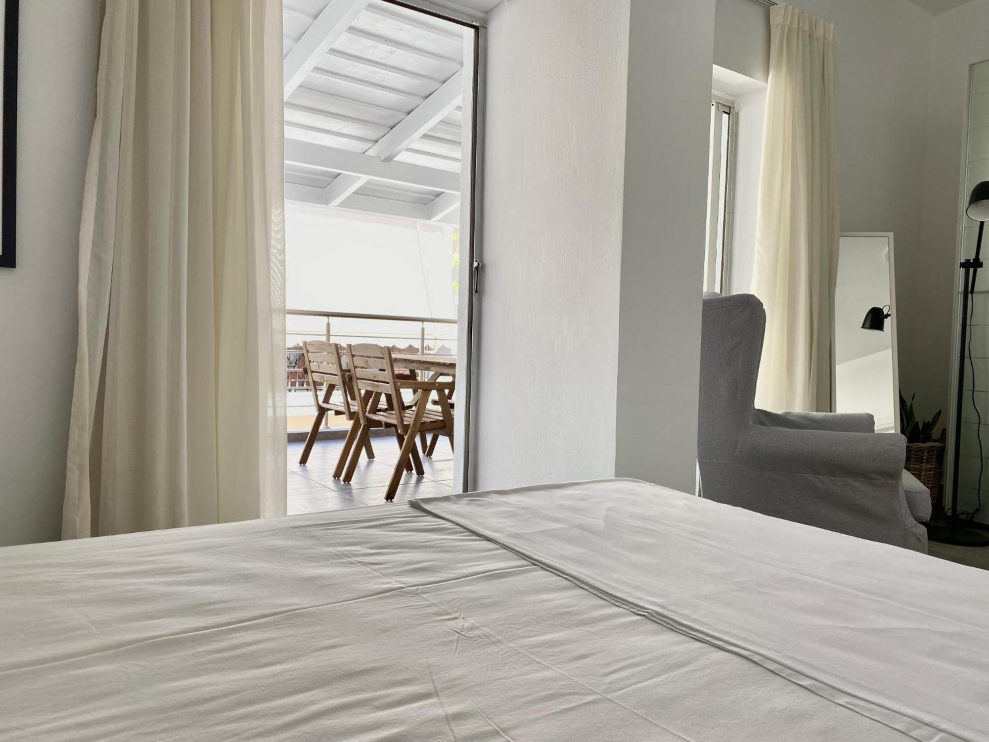 Appartement Central, Spacious And Bright 2-bedroom Apartment.