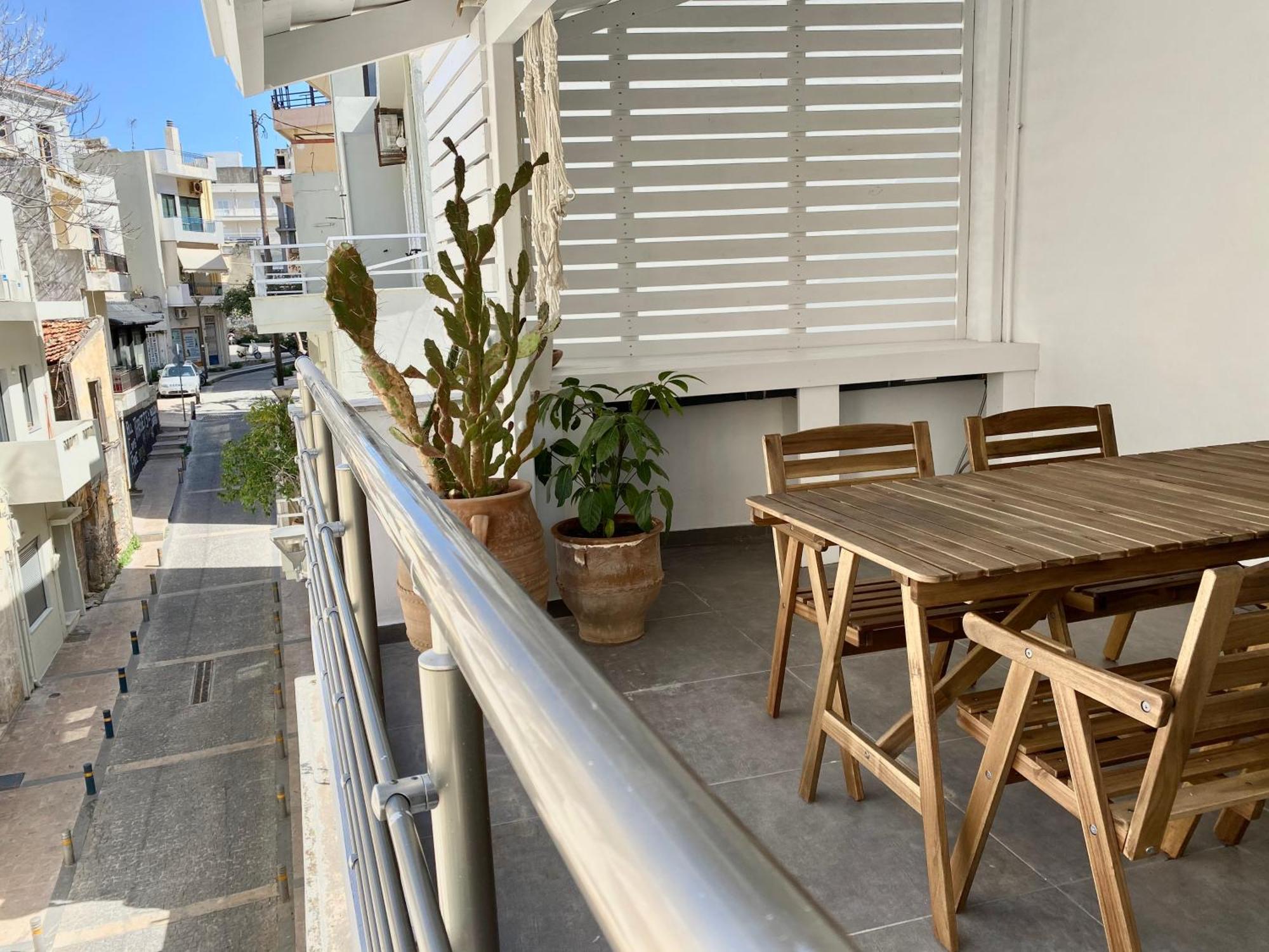 Central, Spacious And Bright 2-bedroom Apartment. Iraklion