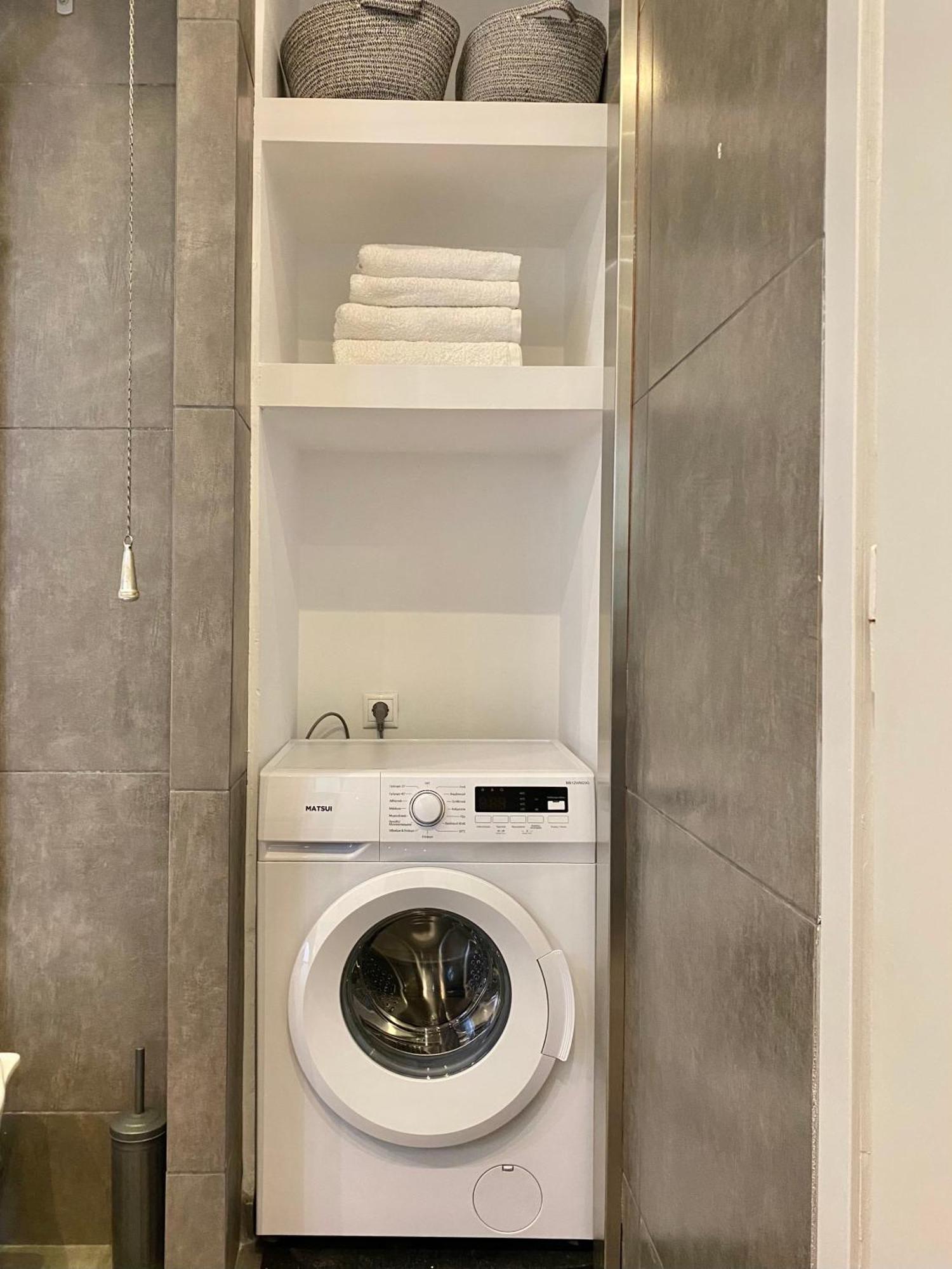 Central, Spacious And Bright 2-bedroom Apartment. Apartamento
